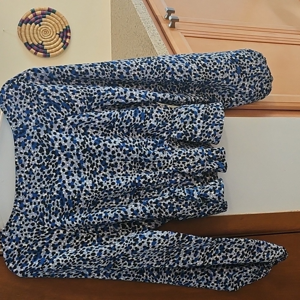 NWOT Express Print Cross-front Ruffle Blouse - Picture 10 of 11